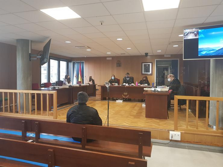 Condenado un home por afeitarlle as cellas e abusar da súa parella mentres durmía